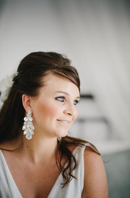 Νυφικο χτενισμα με μισα μαλλια πιασμενα πανω