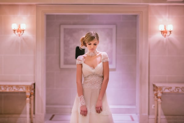 Νυφικο χτενισμα με χαμηλο κοτσο στο πλαι