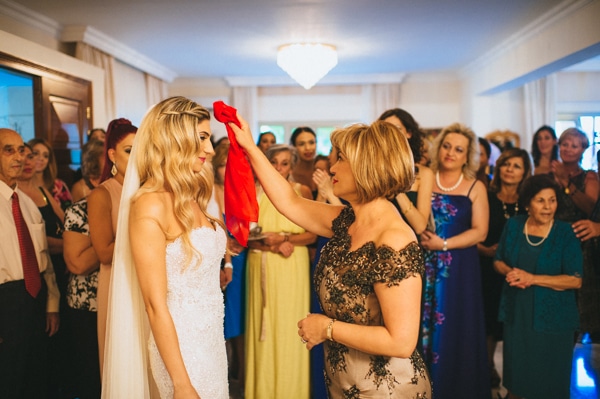 Elegant χτενισμα νυφης