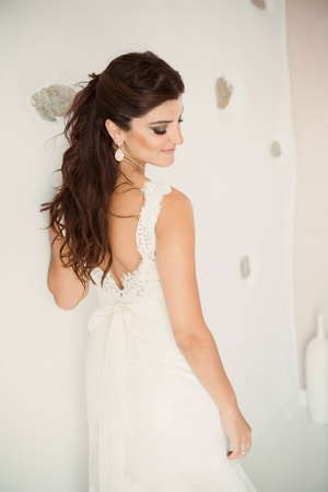 Νυφικο χτενισμα Μισα-μισα