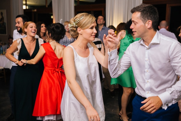 Χτενισμα για τη νυφη με χαμηλο κοτσο