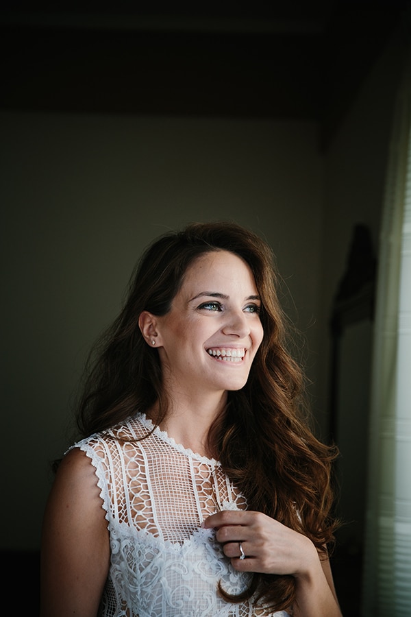 Χτενισμα με αναλαφρες μπουκλες για νυφη