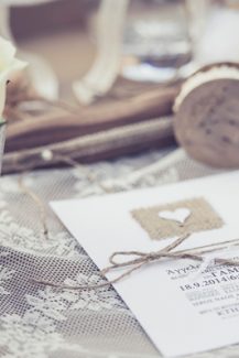 Ρουστικ προσκλητηριο γαμου