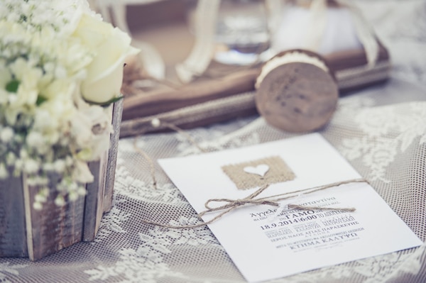 Ρουστικ προσκλητηριο γαμου
