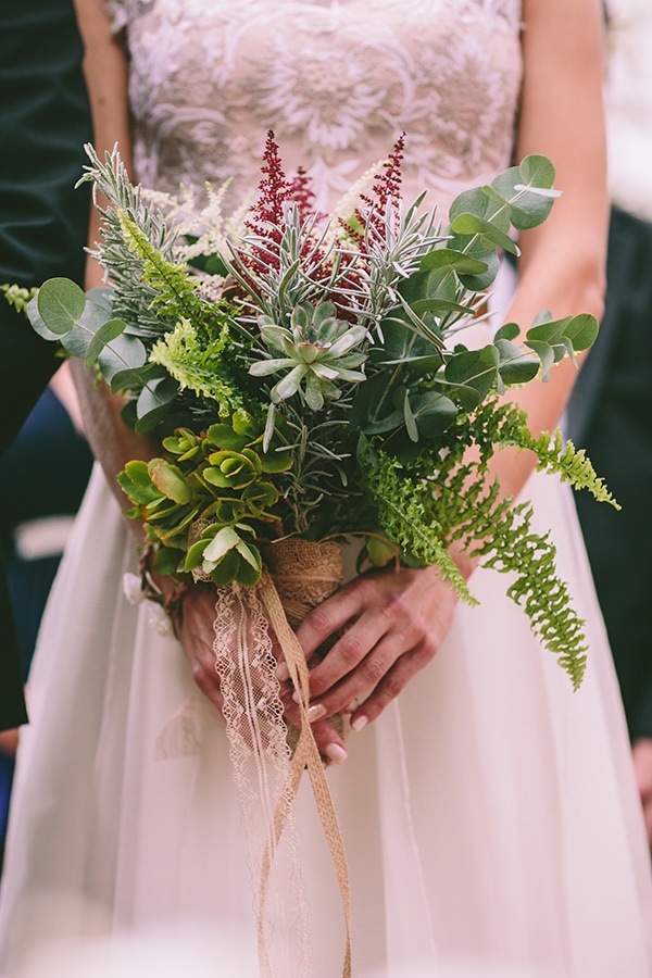 Aσύμμετρη νυφική ανθοδέσμη με παχύφυτα