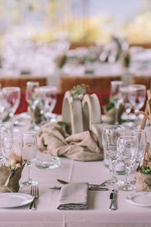 Διακοσμηση τραπεζιου με πρωτοτυπες μπομπονιερες