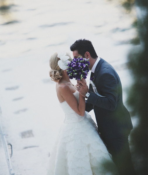 Ανθοδέσμη για γάμο με μωβ λουλούδια