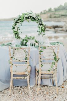 Διακοσμημενες καρεκλες