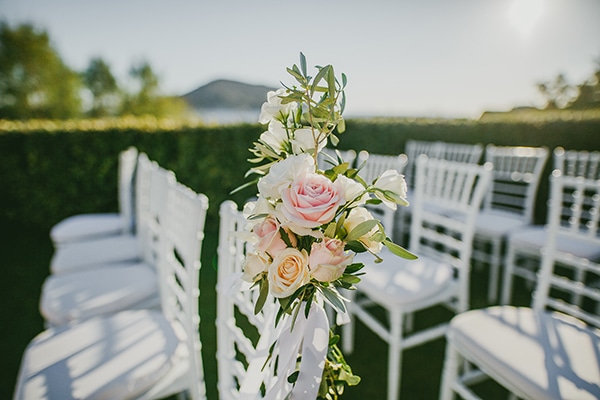 Ρομαντικος στολισμος εκκλησιας Ρομαντικος στολισμος εκκλησιας
