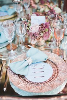 Rose gold διακοσμηση τραπεζιου Rose gold διακοσμηση τραπεζιου