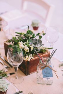 Στολισμος τραπεζιων γαμου με παχυφυτα