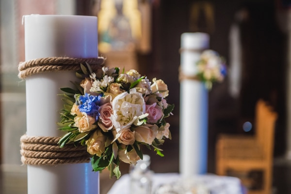 Ανθοστολισμος λαμπαδας γαμου