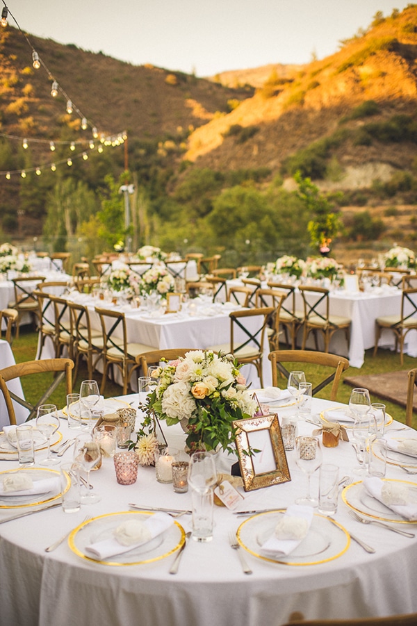 Στολισμος τραπεζιου δεξιωσης σε υπαιθριο χωρο Στολισμος τραπεζιου δεξιωσης σε υπαιθριο χωρο