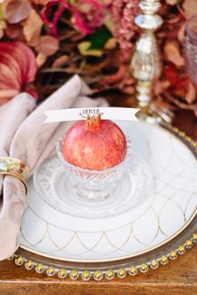 Στολισμος γαμηλιου τραπεζιου με ροδι Στολισμος γαμηλιου τραπεζιου με ροδι