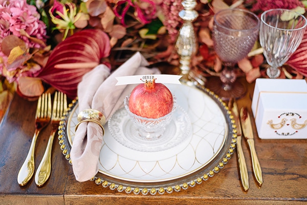 Στολισμος γαμηλιου τραπεζιου με ροδι