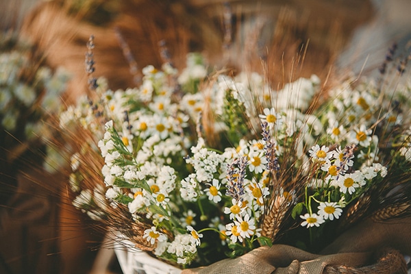 Διακοσμηση εκκλησιας με λεβαντα και χαμομηλι Διακοσμηση εκκλησιας με λεβαντα και χαμομηλι