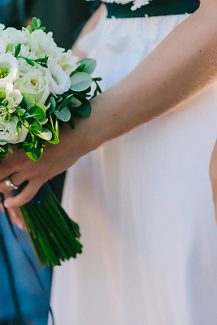 Elegant νυφική ανθοδέσμη με λυσίανθο Elegant νυφική ανθοδέσμη με λυσίανθο