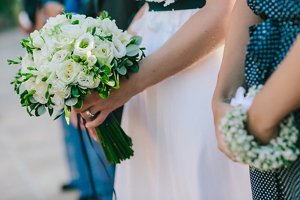 Elegant νυφική ανθοδέσμη με λυσίανθο