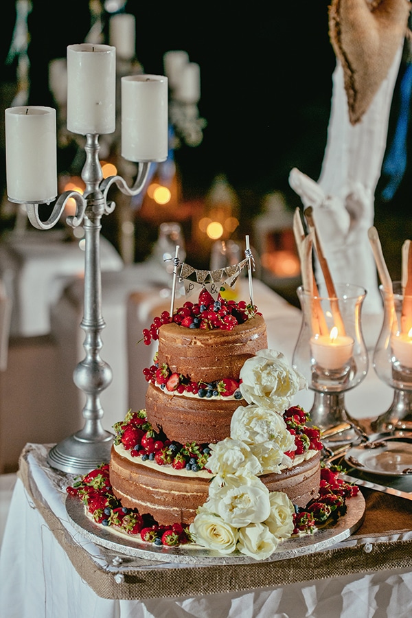 Τουρτα γαμου με φρουτα του δασους