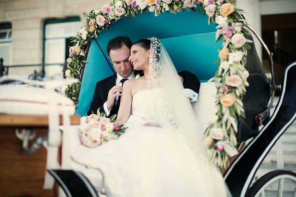 Μεταφορα της νυφης στην εκκλησια με αμαξα