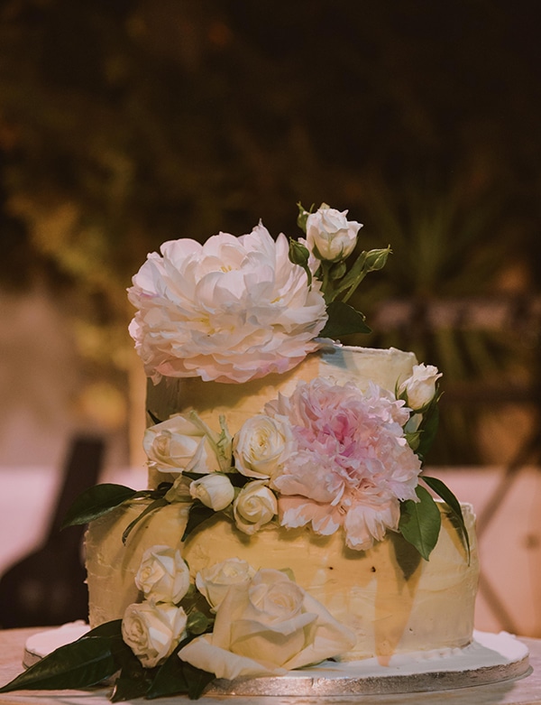 Chic τουρτα γαμου με παιωνιες