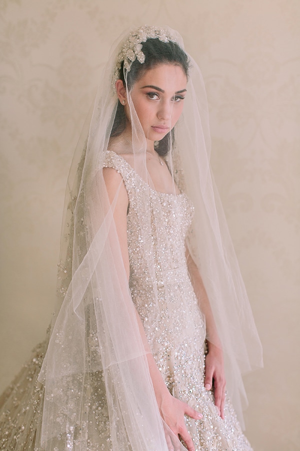 Εντυπωσιακο νυφικο πεπλο