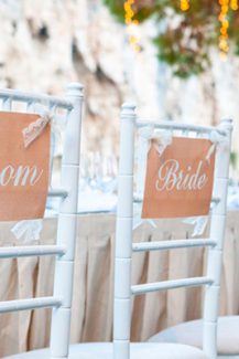 Στολισμος καρεκλων δεξιωσης σε peach χρωμα