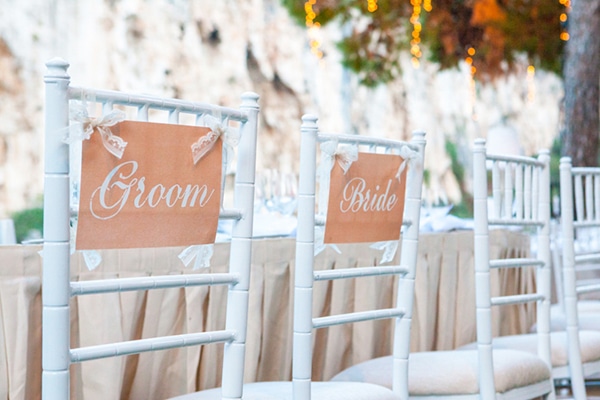 Στολισμος καρεκλων δεξιωσης σε peach χρωμα