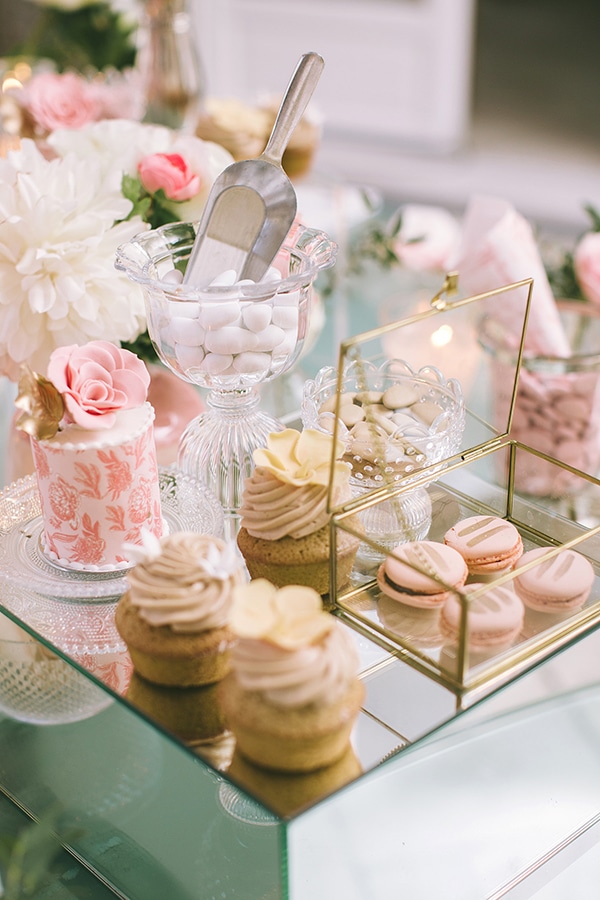 Εντυπωσιακο candy bar σε κοραλ αποχρωσεις