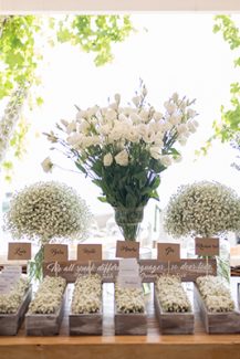 Διακοσμηση με λευκα λουλουδια Διακοσμηση με λευκα λουλουδια