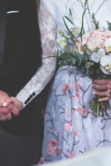 Chic νυφική ανθοδέσμη με ροζ παστελ ορτανσία