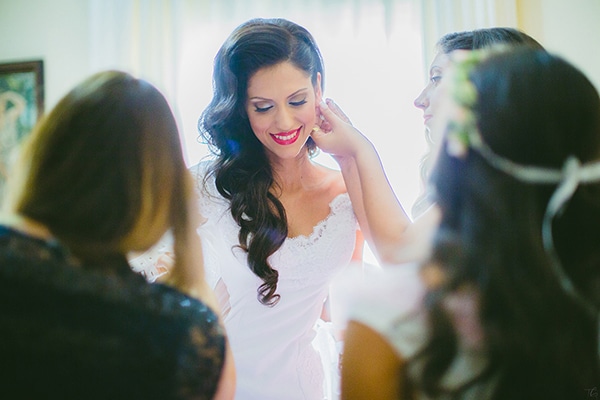 Νυφικο χτενισμα με μαλλια στο πλαι