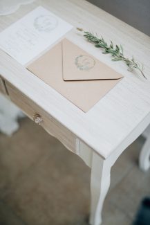 Προσκλητηρια γαμου σε γηινες αποχρωσεις