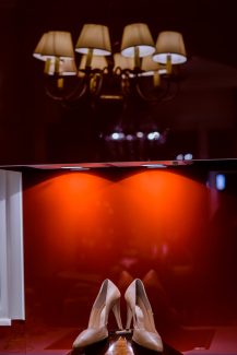 Μπεζ μυτερες νυφικες γοβες