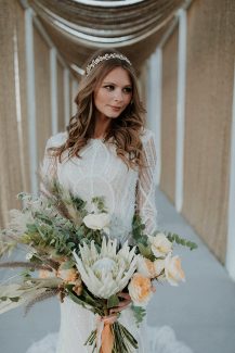 Edgy style νυφική ανθοδέσμη