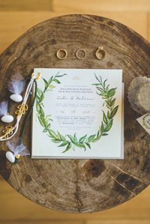 Προσκλητηριο γαμου με εντονα στοιχεια ελληνικοτητας Προσκλητηριο γαμου με εντονα στοιχεια ελληνικοτητας