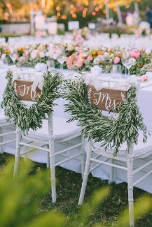 Πανεμορφος στολισμος με κλαδια και φυλλα ελιας