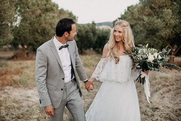 Boho γαμος διπλα στη θαλασσα με μακραμε λεπτομερειες