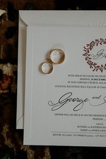 Ομορφα προσκλητηρια γαμου με Χριστουγεννιατικο σχεδιο