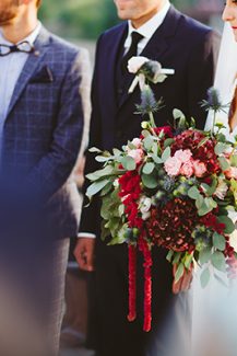 Ασύμμετρη νυφική ανθοδέσμη με ορτανσίες και άλλα άνθη