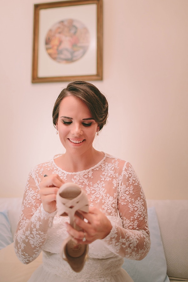 Χαμηλό σινιόν χτένισμα νύφης