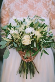 Νυφική ανθοδέσμη με τριαντάφυλλα από Εκουαδόλρ Νυφική ανθοδέσμη με τριαντάφυλλα από Εκουαδόλρ