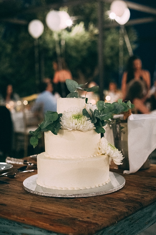 Λευκη γαμηλια τουρτα