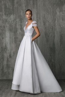 Victoria Kyriakides νυφικό φόρεμα