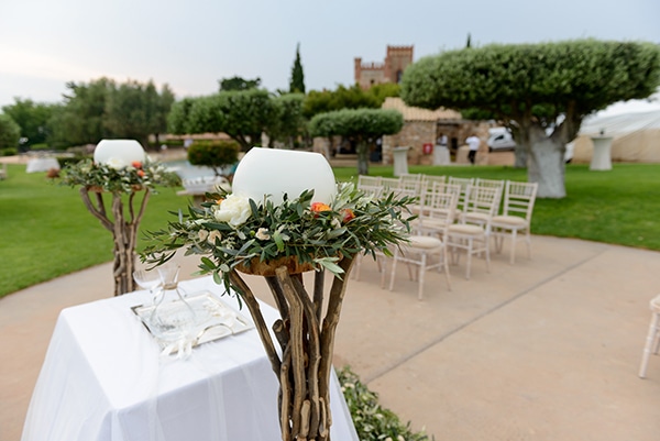 Στολισμός λαμπάδας σε θαλασσόξυλα με ελιά