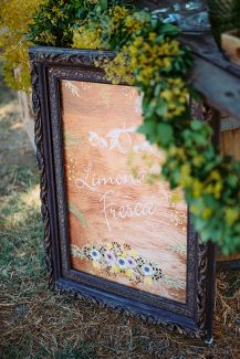 Στολισμος δεξιωσης με ρουστικ λεπτομερειες