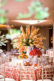 Chic στολισμος δεξιωσης με ikat μοτιβα