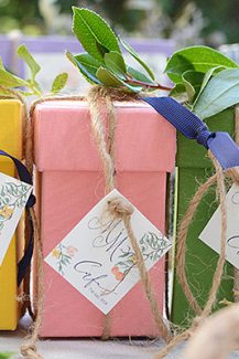 Χρωματιστές μπομπονιέρες γάμου