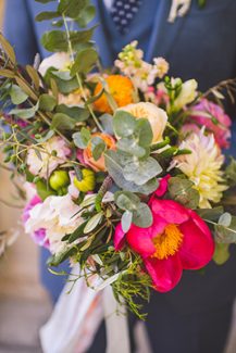 Πολύχρωμη νυφική ανθοδέσμη