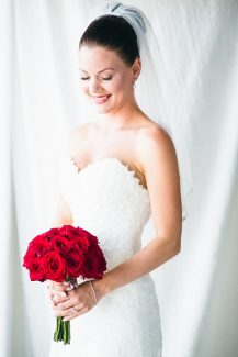 Κατακόκκινο νυφικό μπουκέτο